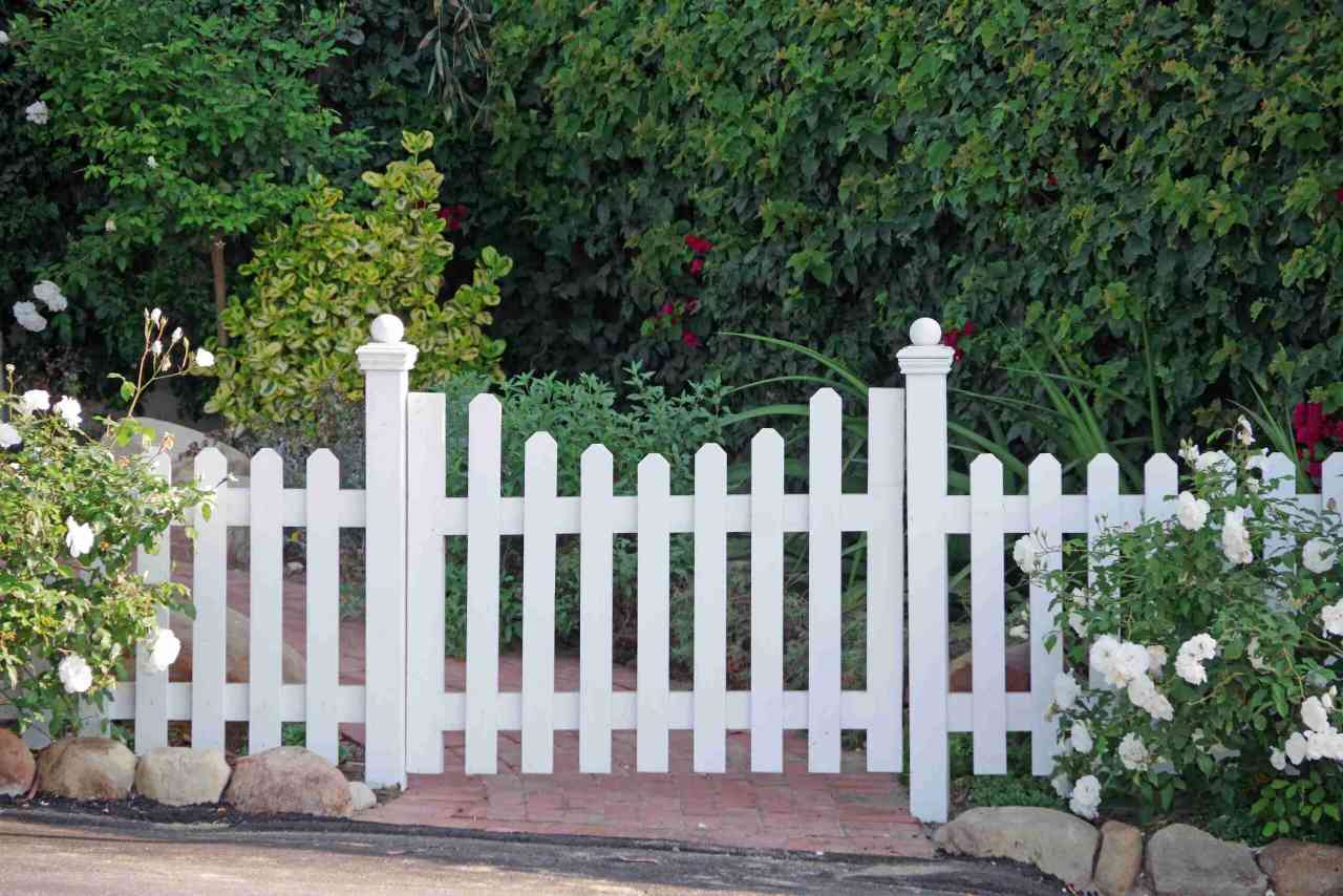 Dog Ear Style White Picket Fence